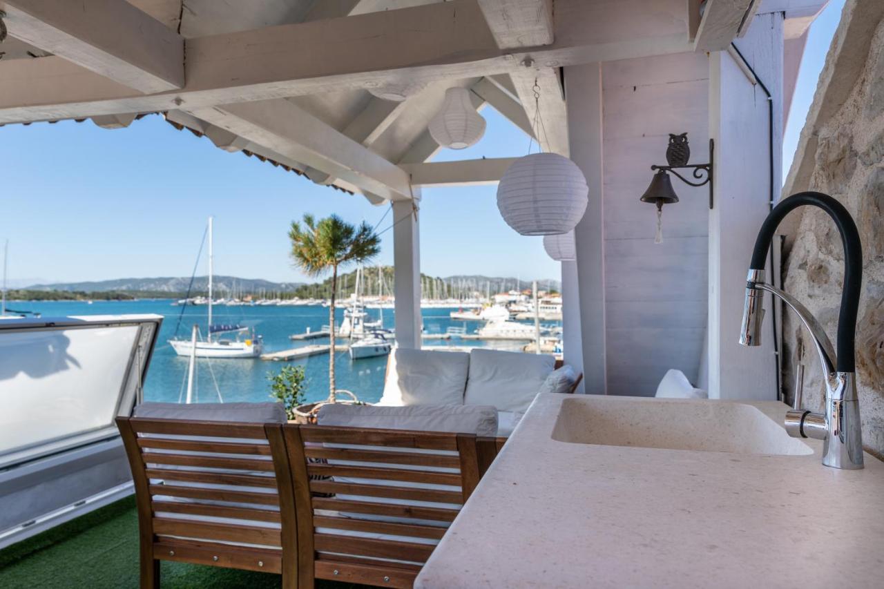 Luxury Leni Guest House 穆泰尔岛 外观 照片